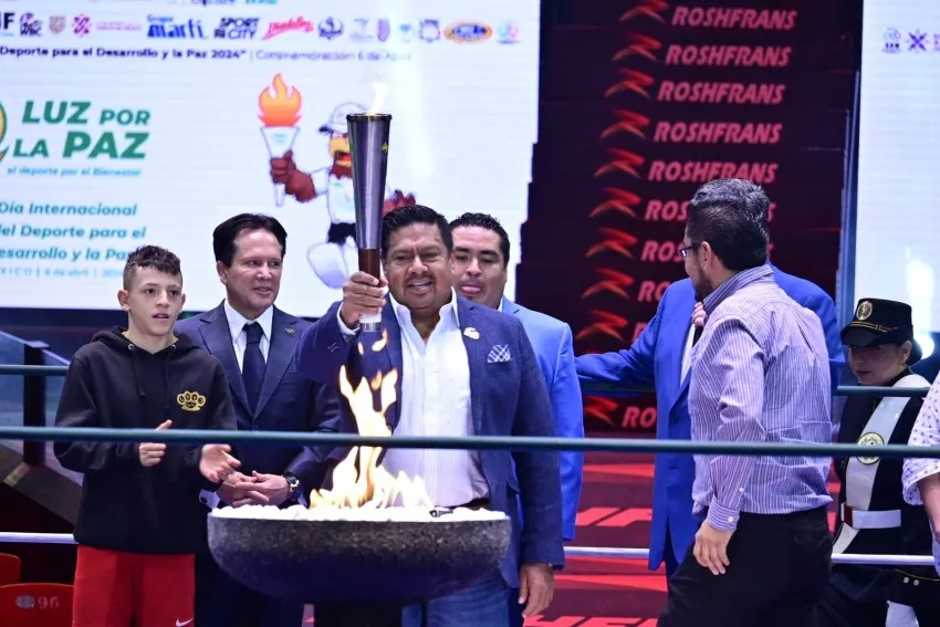 Encendido de la antorcha por La Paz y Bienestar