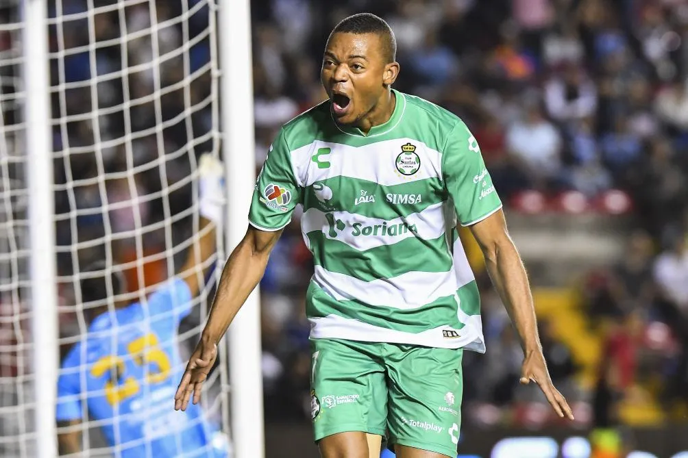 Harold Preciado celebra su gol ante los queretanos