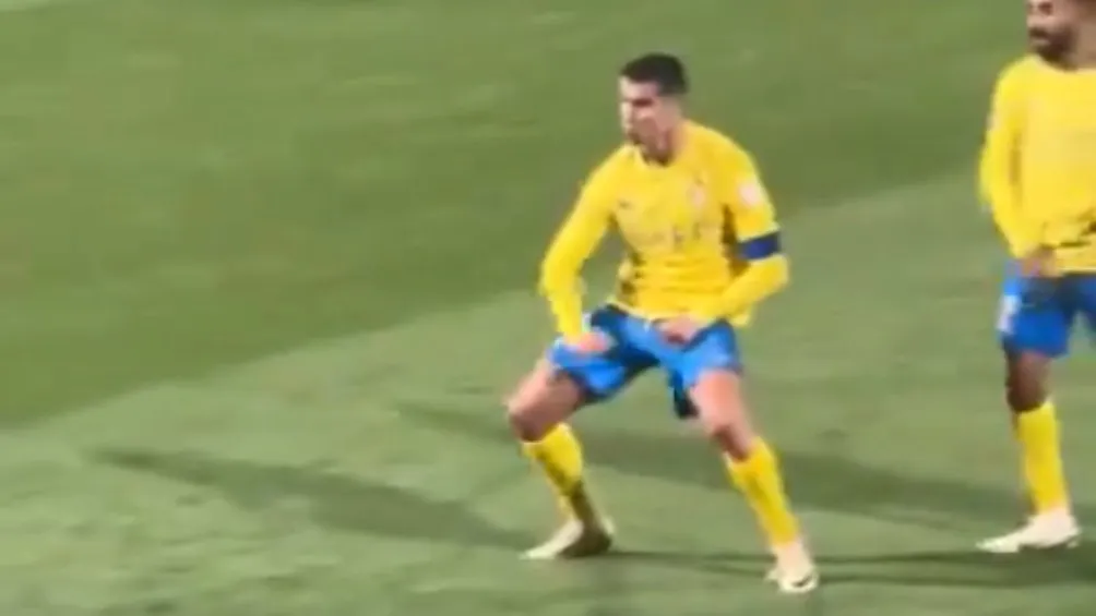 CAPTURA DE PANTALLA: TWITTER Gesto por el qie 'CR7' fue suspendido