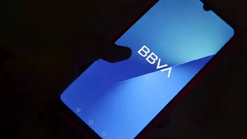 Usuarios reportan fallas de la aplicación móvil de BBVA Foto Especial