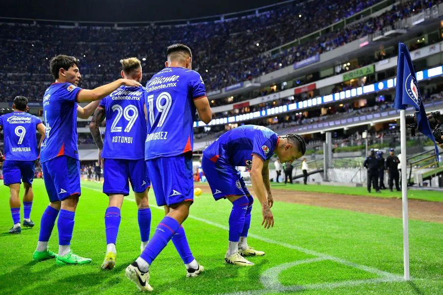 Uriel Antuna anotó doblete ante Chivas en el 1T