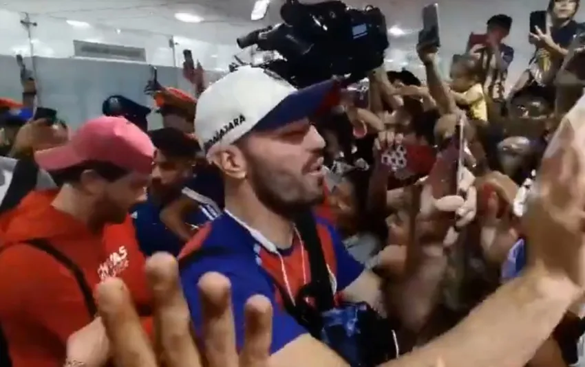 CAPTURA DE PANTALLA: X El recibimiento de la gente de Chivas en CDMX