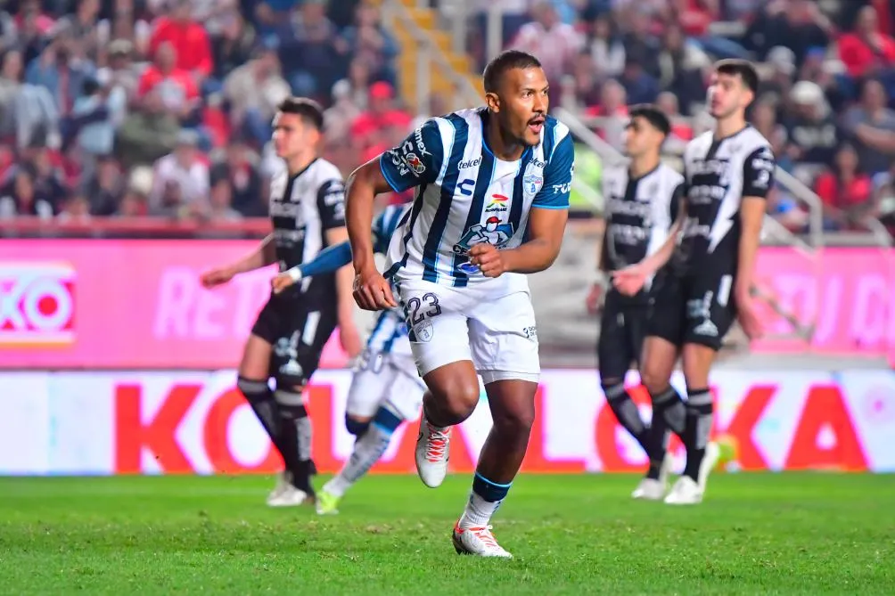 Salomón Rondón le dio el empate a Necaxa