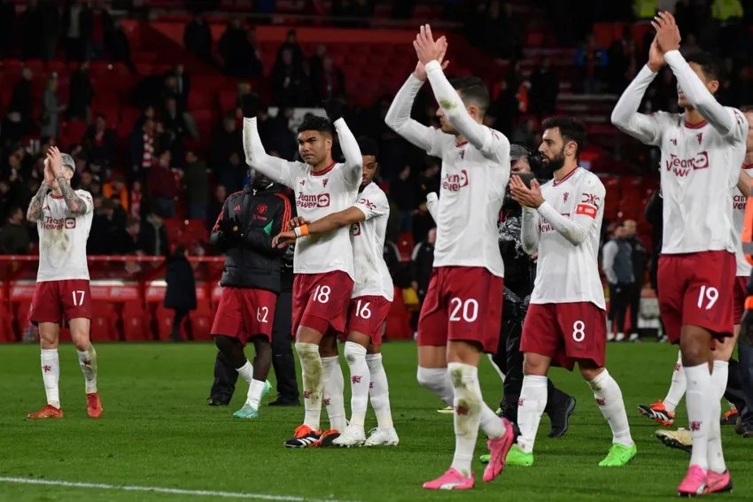 Agradeciendo al público en las gradas