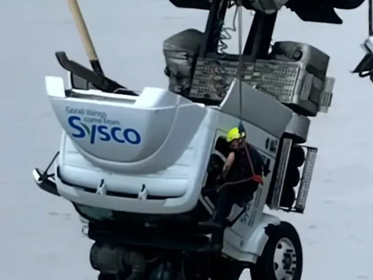 Las maniobras de los rescatistas lograron salvar al conductor.