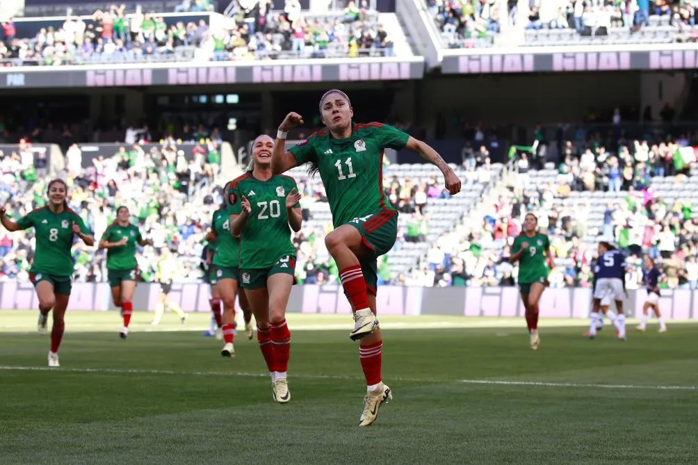 MEXSPORT México en celebración del gol de Ovalle