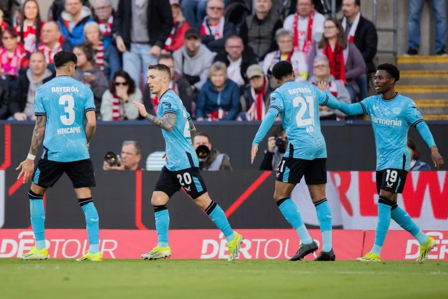 Bayer Leverkusen derrotó 0-2 al Colonia