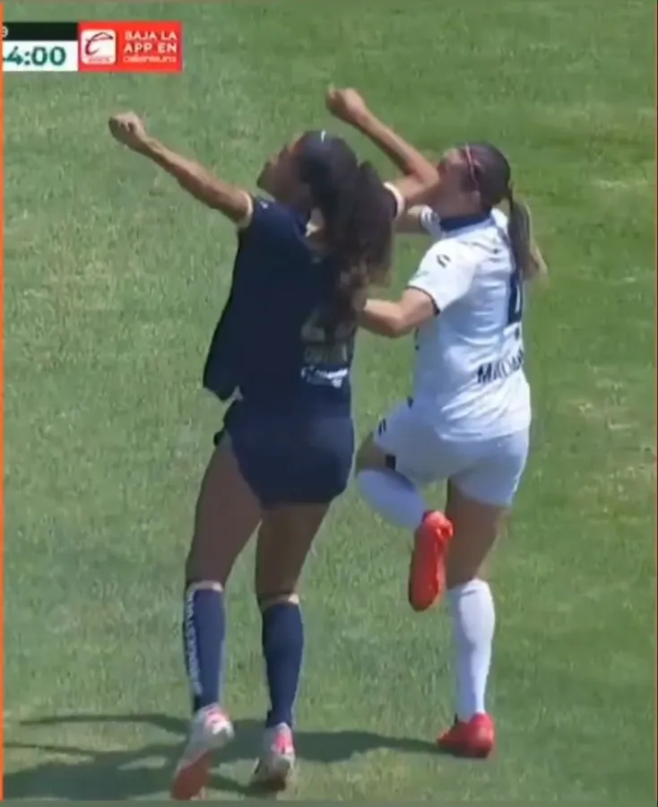 Codazo que recibió Mónica Alvarado