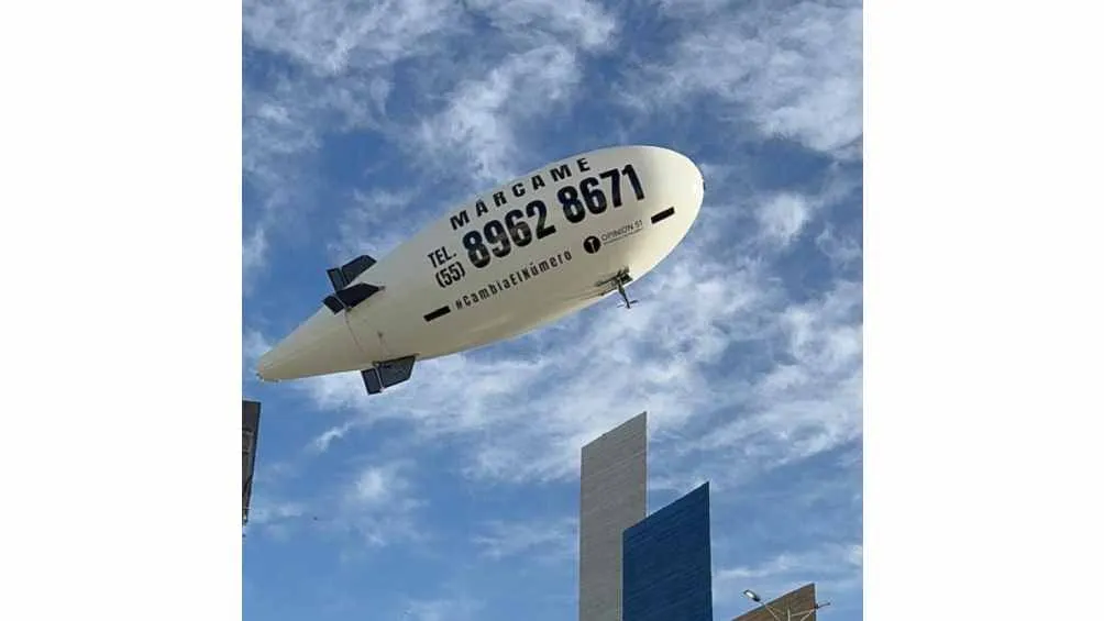 En el zeppelin se leía el dato de que 43 periodistas han sido asesinados en 6 años.