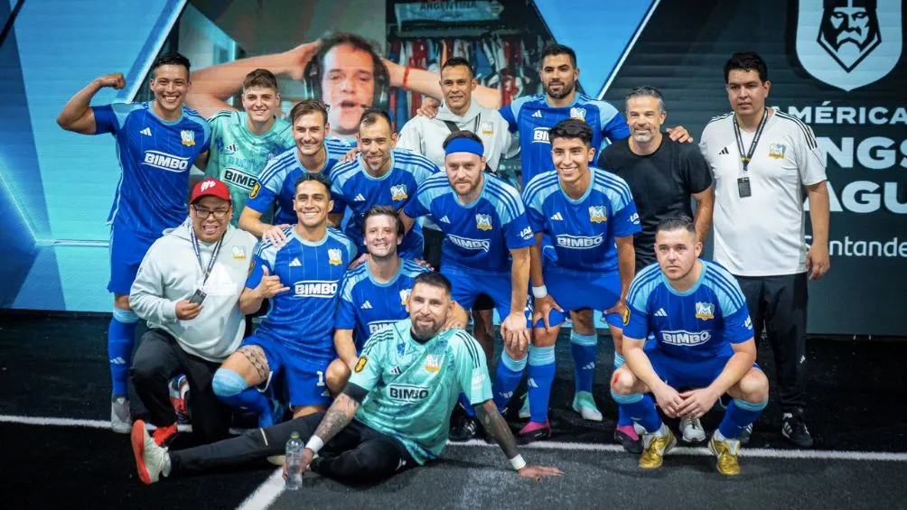 TWITTER: @KingsLeague_am Muchachos FC con Chelito Delgado