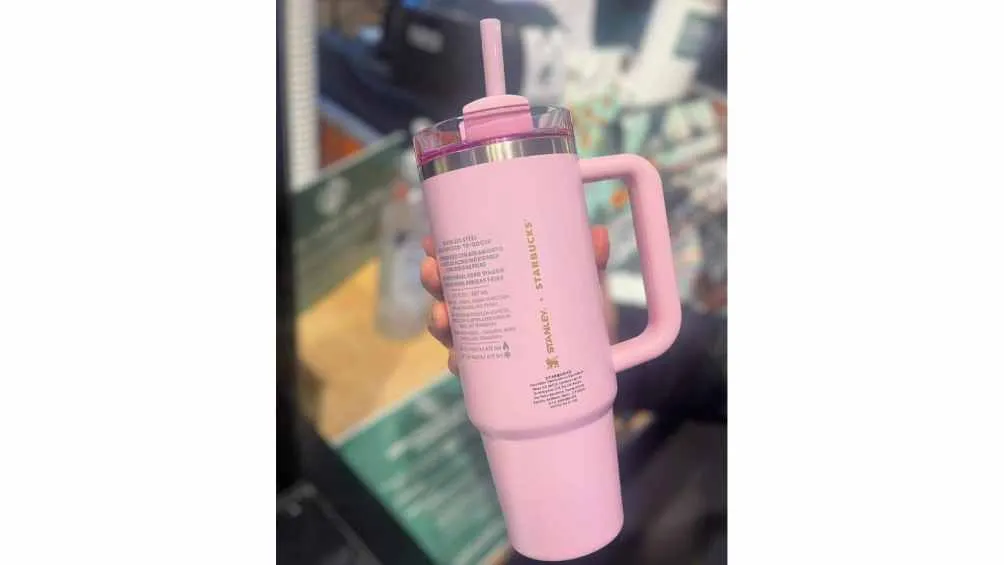 El precio original del artículo en tiendas de Starbucks era de casi 900 pesos.