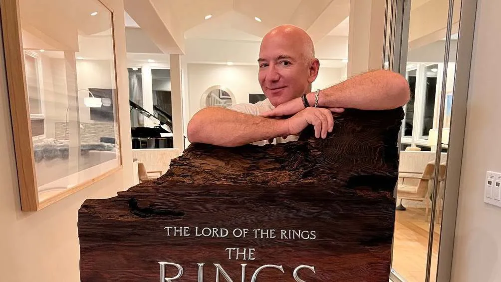 Jeff Bezos es ahora el hombre más rico del mundo con una fortuna de 200 mil mdd.