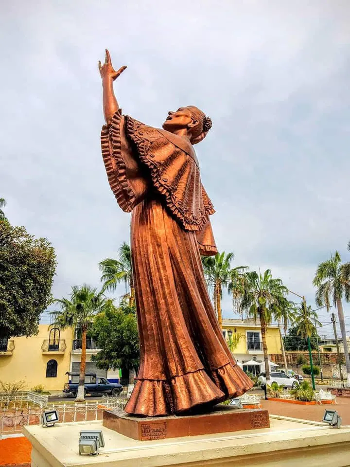 En el país hay varios monumentos de Lola Beltrán.