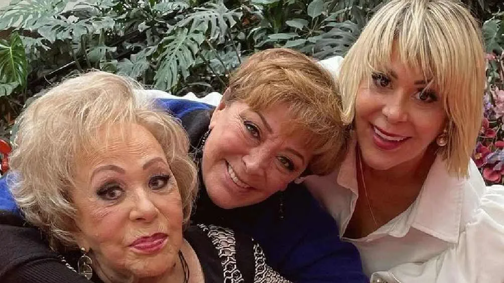 La primera actriz, de 92 años, está a cargo de sus hijos.