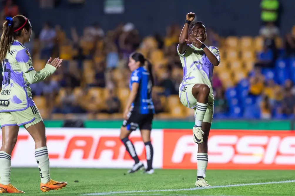 MEXSPORT Chrestinah Kgatlana festeja su gol ante Querétaro