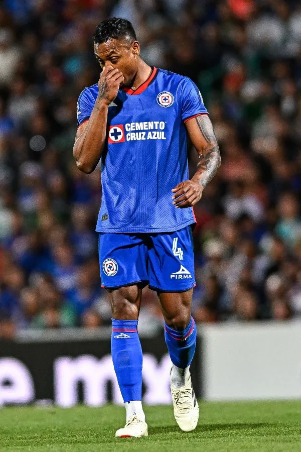 Willer Ditta fue expulsado en el duelo ante Santos