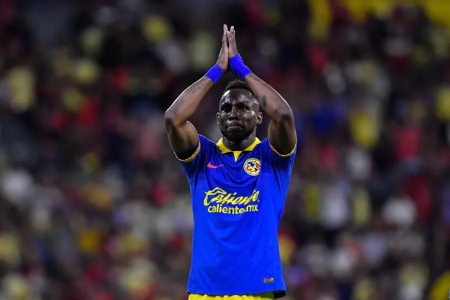 Julián Quiñones se quejó de los insultos