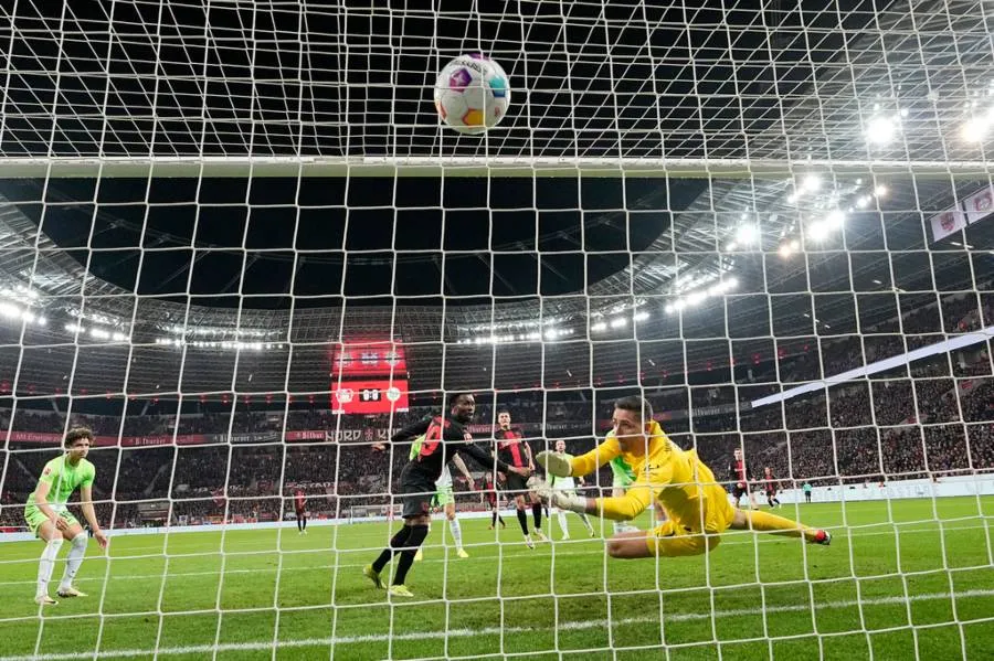 Bayer Leverkusen venció 2-0 a Wolfsburgo