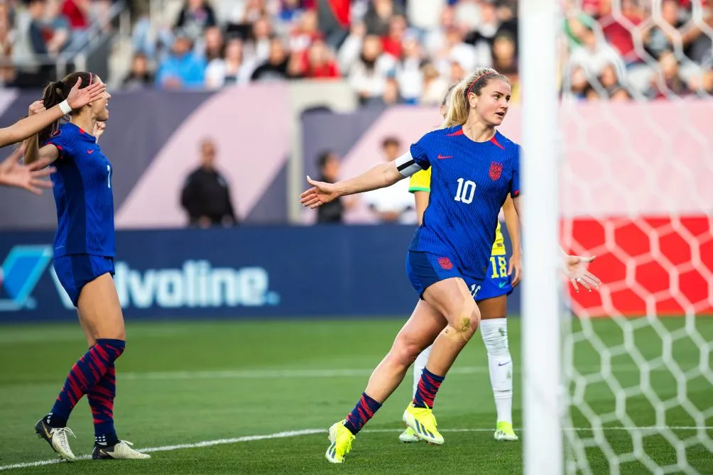 Horan en la celebración de su gol