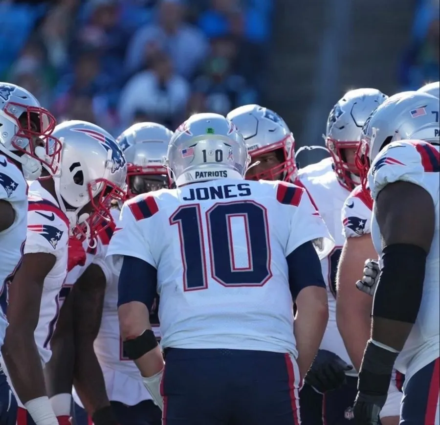 Mac Jones se va de Patriots