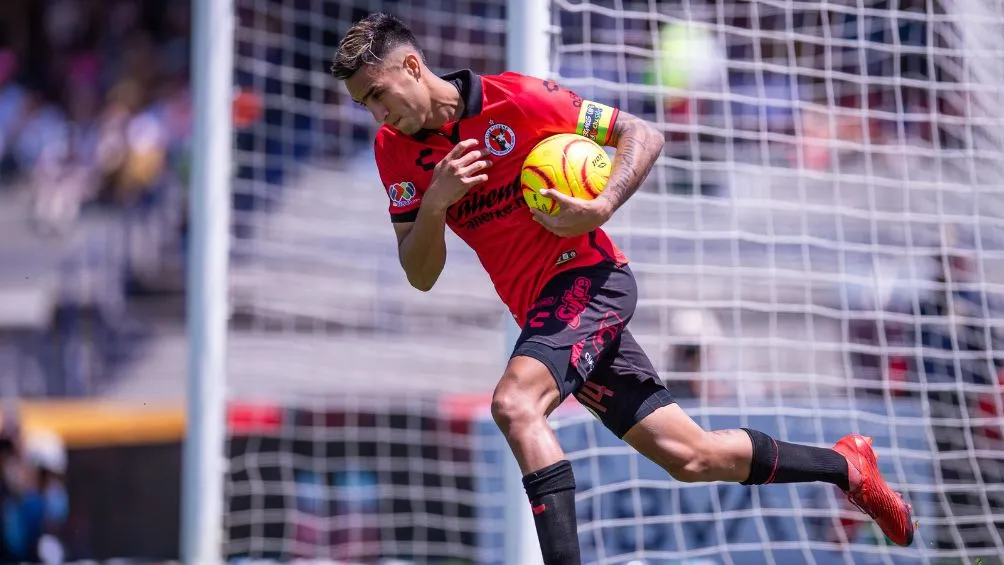 Rivera celebra uno de sus goles ante Pumas
