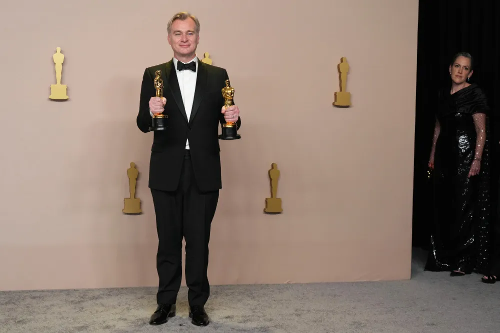 AP Christopher Nolan fue el gran ganador de la noche en los Oscar.