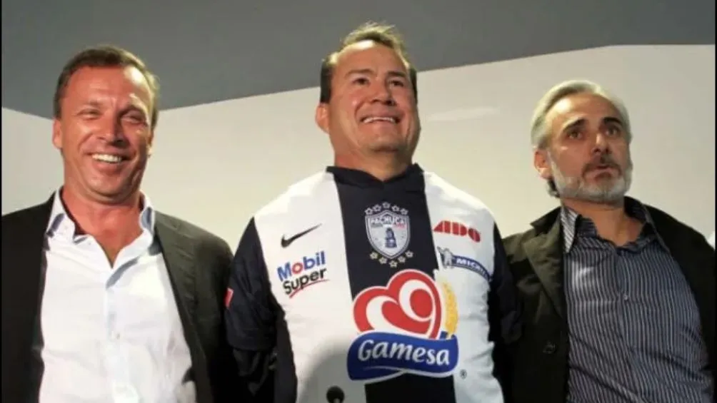 Flores en su presentación con Pachuca