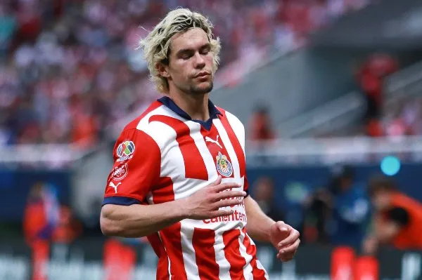 Cade Cowell se lamenta durate un juego