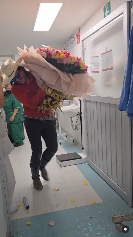 Captura de Pantalla IG: @floreselpatron 'El Patrón' llevó su arreglo y desde entonces Mildred recibió más apoyo.