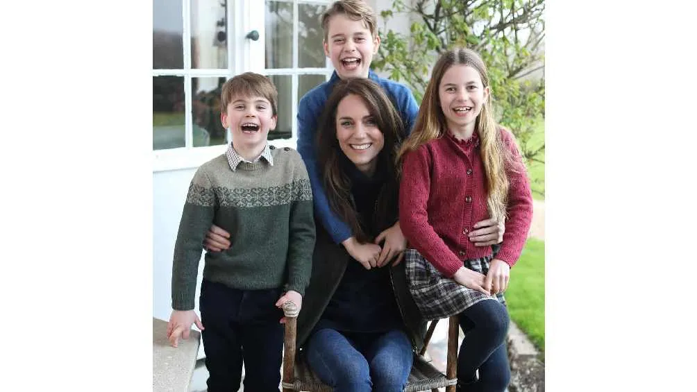 IG: @princeandprincessofwales Hace unos días se publicó una foto editada de la princesa junto a sus hijos.