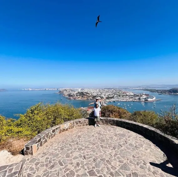 Podrás ver el eclipse en el Faro de Mazatlán.