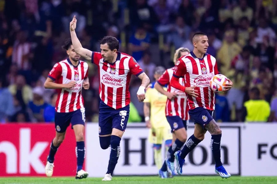 Chivas dominó y ganó 0-2 en el 1T