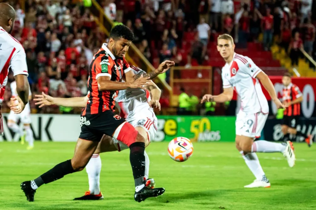 New England empató el partido de vuelta