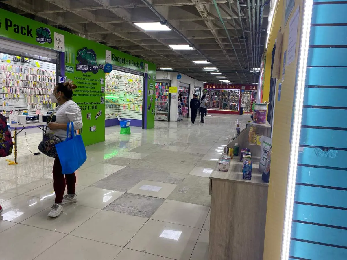 X: @alexvazquez38 En la plaza puedes encontrar productos de todo tipo.