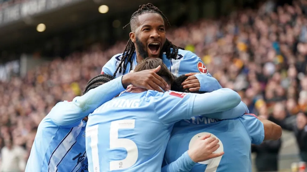 Coventry lo ganó con dos goles en el tiempo agregado