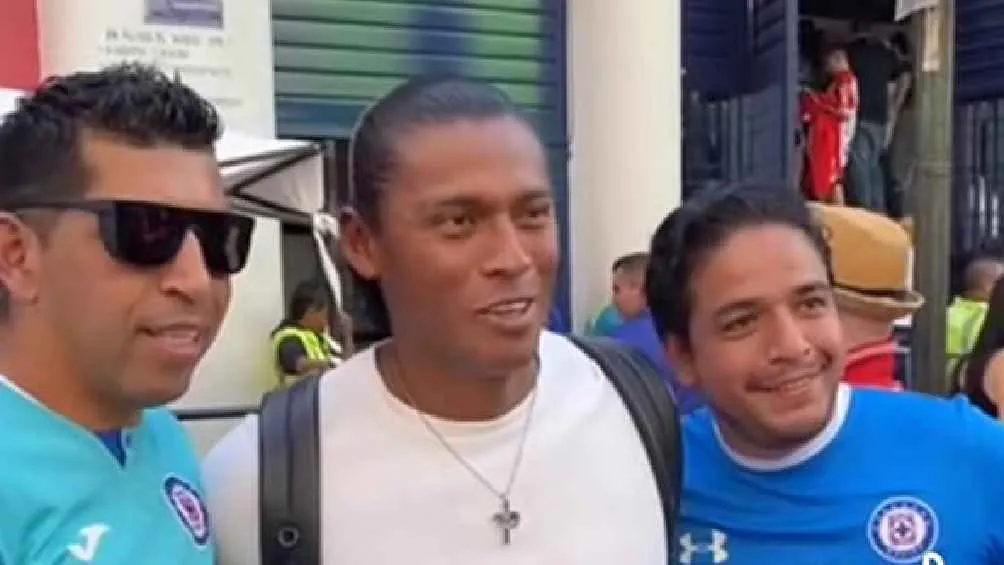 Todos querían foto con el exdefensro