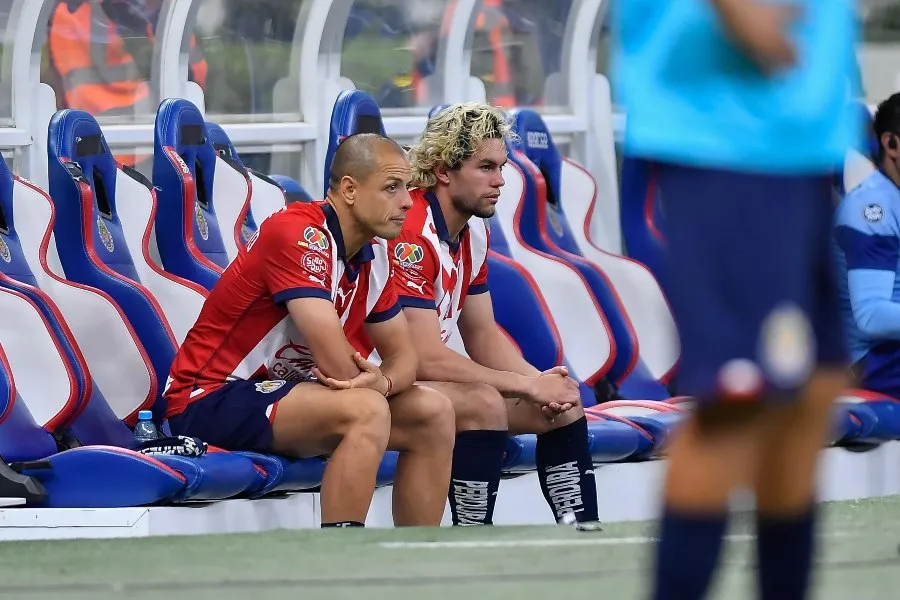 'Chicharito' salió de cambio en el minuto 70