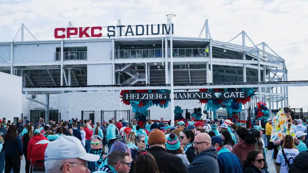 Inauguraron el estadio