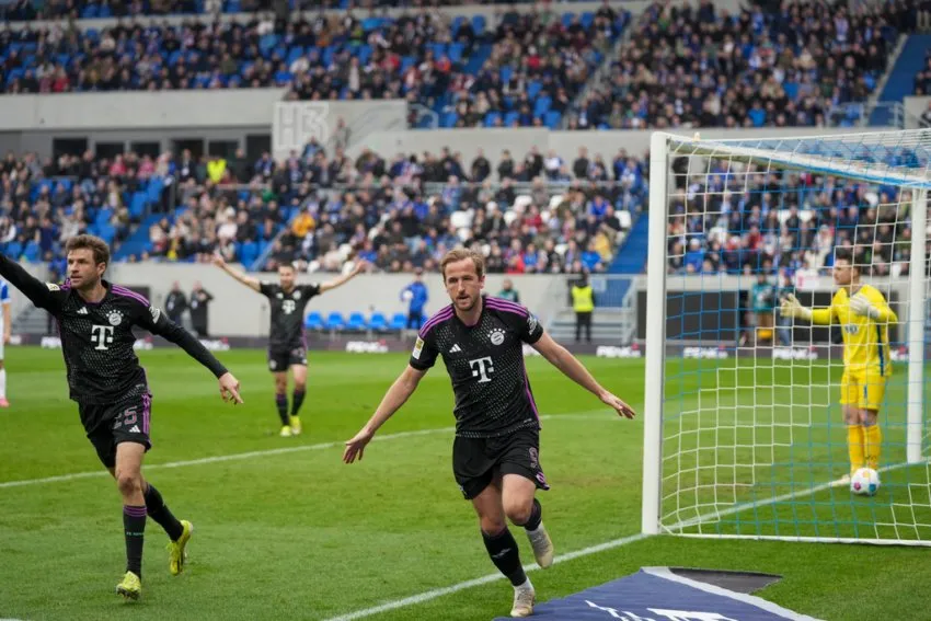 Festejo del delantero tras su gol