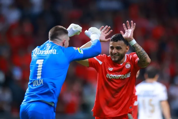 Volpi festeja con Vega