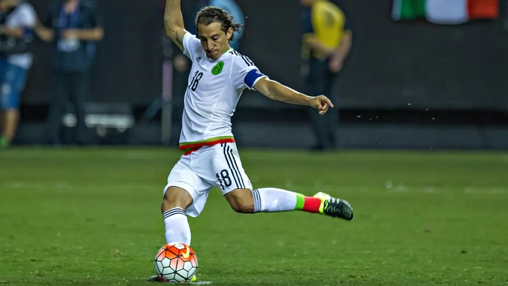 Guardado metiendo el penal vs Panamá