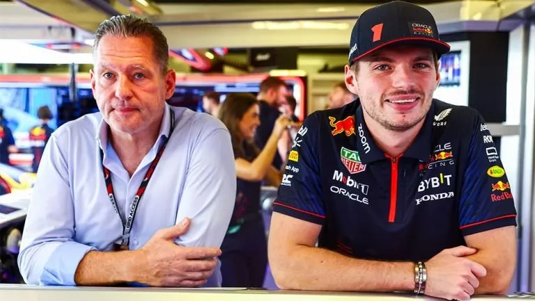 Verstappen junto a su padre