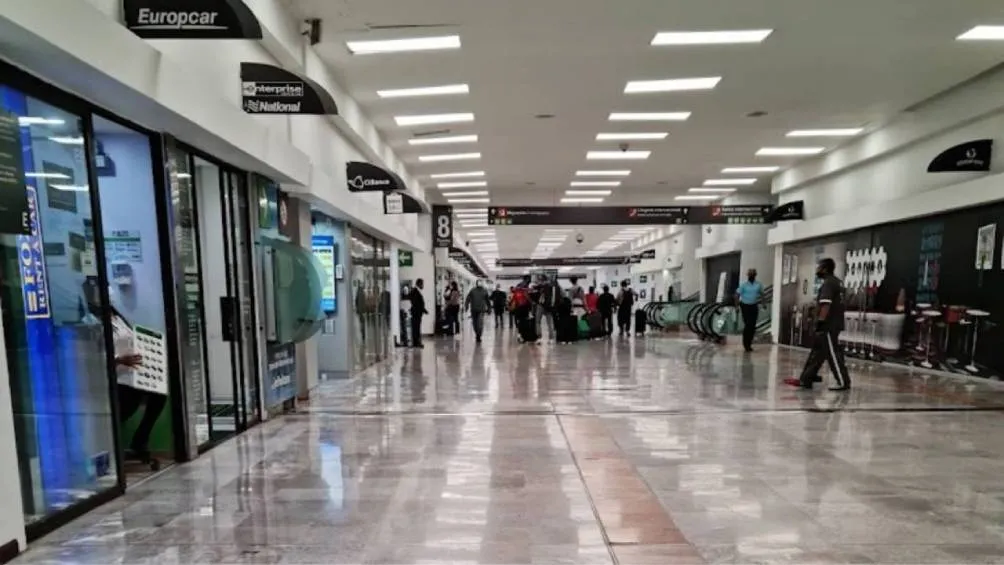 Capturan a alemán en el AICM, llevaba grandes cantidades de morfina para Australia Foto Especial