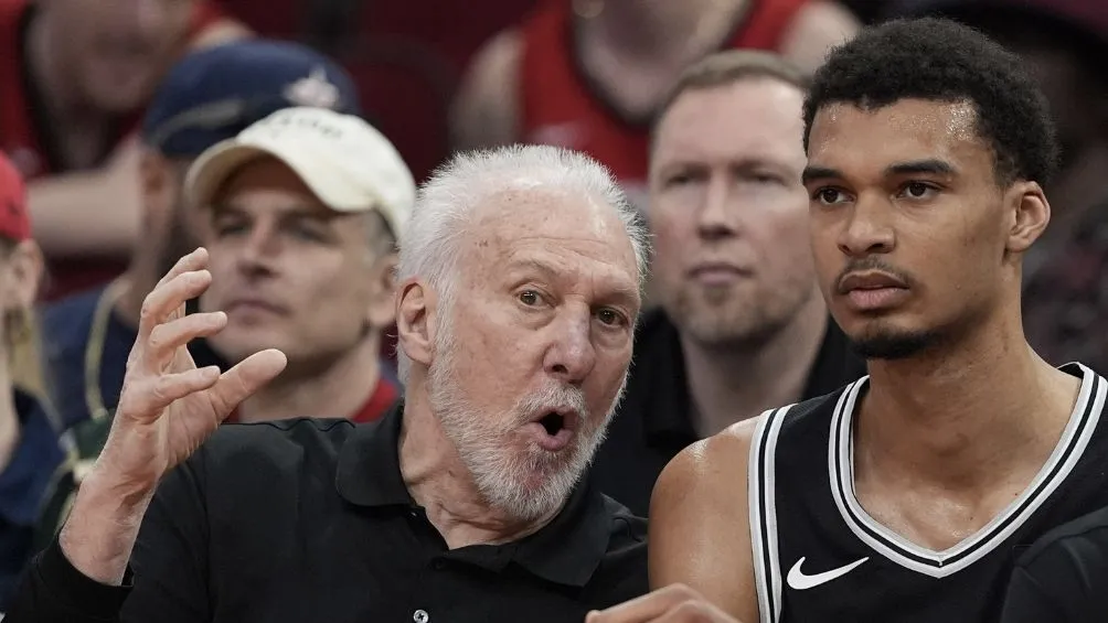 Gregg Popovich junto a Wembanyama