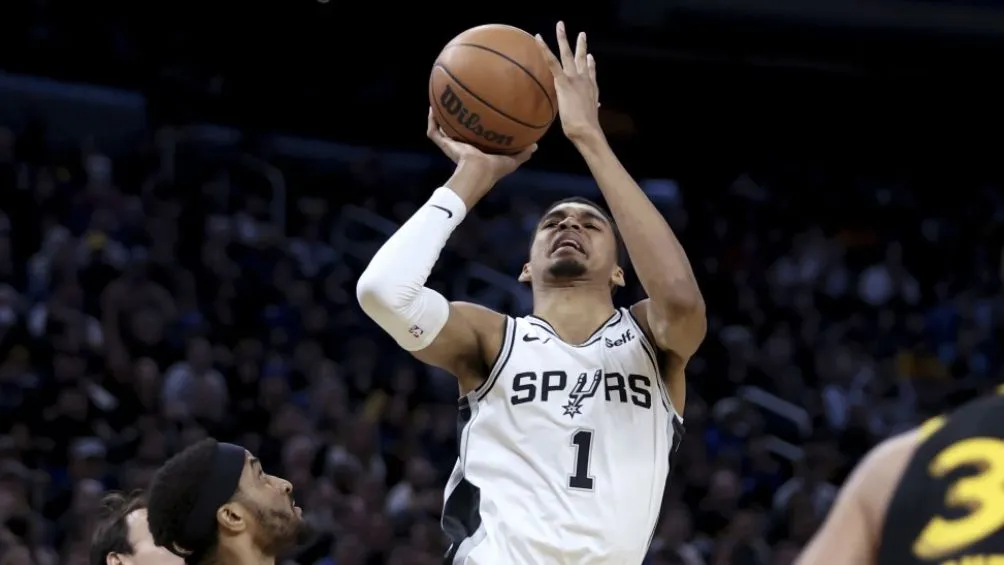 Victor Wembanyama en un partido con los Spurs