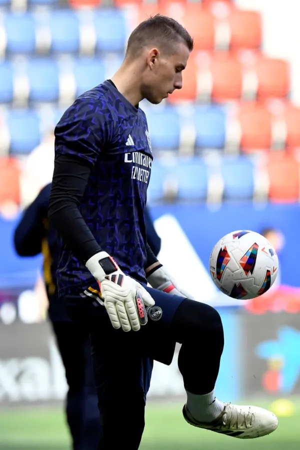 Lunin será el portero titular de Real Madrid el resto de la campaña