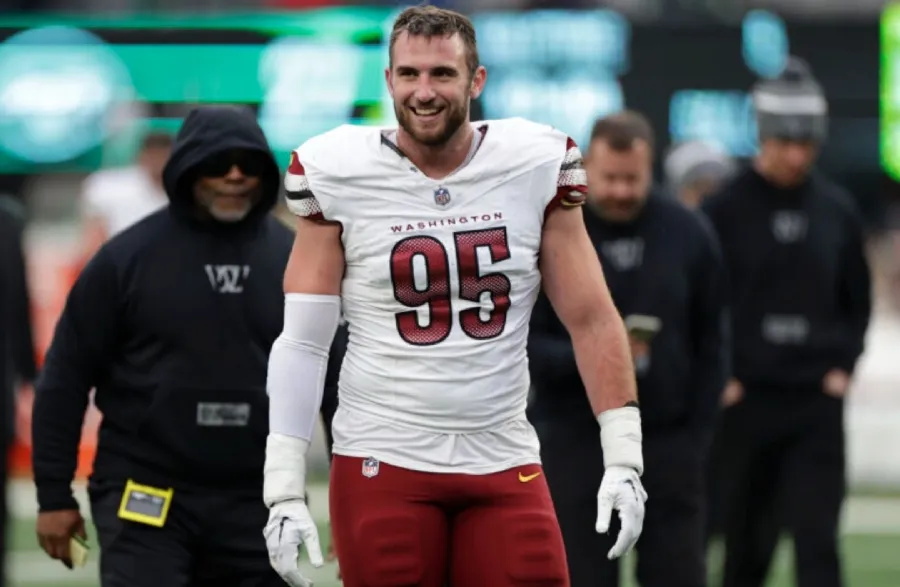 Casey Toohill también se unirá a los Bills