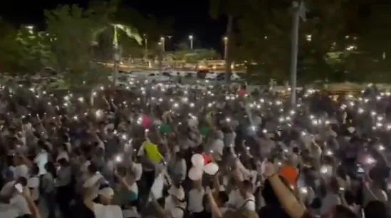 Los inconformes marcharon por el malecón hasta Palacio Nacional.