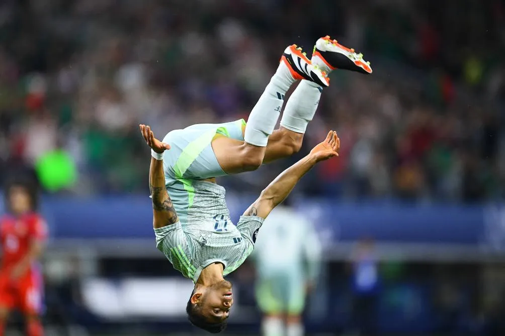 MEXSPORT Pineda en celebración de su gol