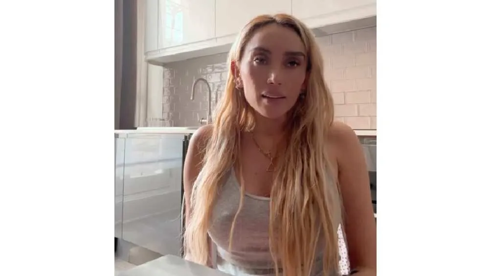 Nallely subió videos a su TikTok para contar lo que pasó con la modelo.